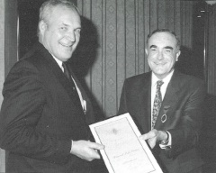Warwick Easton (left) receiving the Institute’s Life Membership Award from Kerry Roberts in 1994.